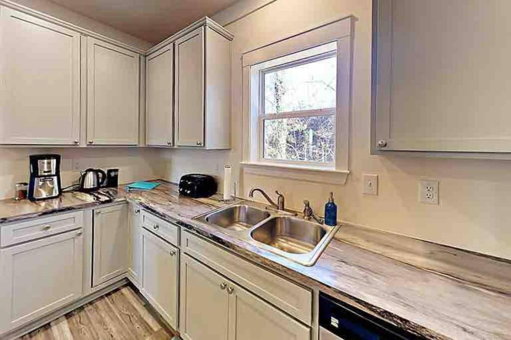 Serenity Views Comfort - Close To City & Parkway! Weaverville Exterior photo