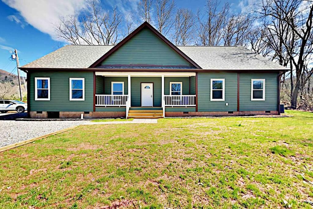 Serenity Views Comfort - Close To City & Parkway! Weaverville Exterior photo